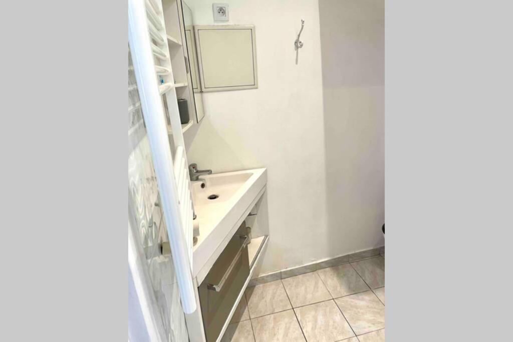 Bel Appartement - Hyper Centre - 2 Pieces คานส์ ภายนอก รูปภาพ